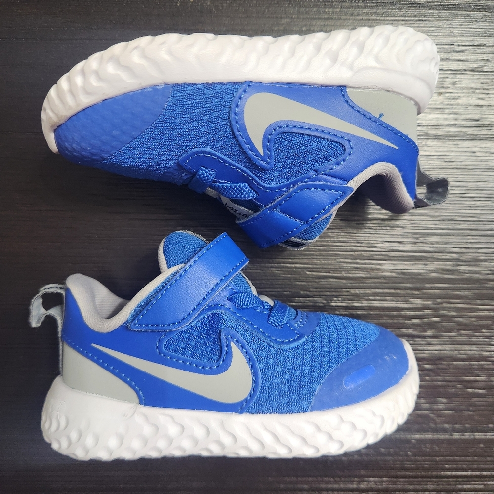 Nike Revolution 5